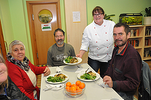 Mittagessen in der Tagesaufenthaltsstätte Panama in Kassel (Foto: Stefan Jünemann)
