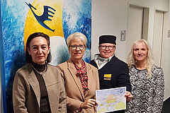 Gruppenfoto mit Siegerbild