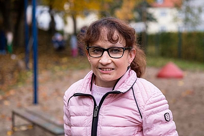 Marianne Marks im Außenbereich