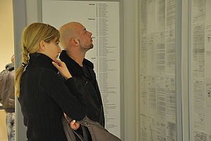 Besucher in der Gedenkstätte Hadamar (Foto: Monika Brauns)