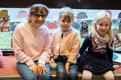 Marianne Marks mit zwei Kindern