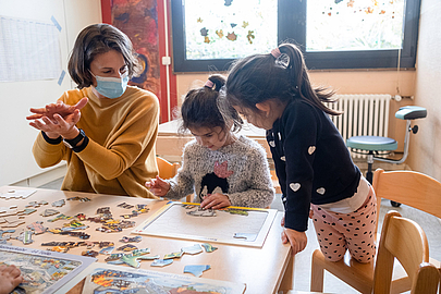 Sandra Breser, Maha und ihre vierjährige Schwester Nisa.
