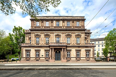 Außenansicht des historischen Ständehauses