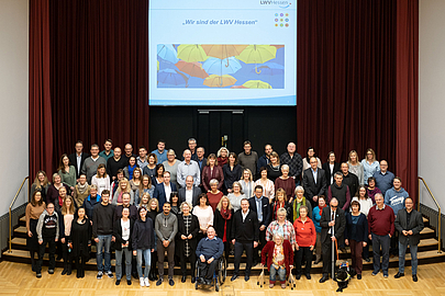 Gruppenfoto mit den LWV-Mitarbeiterinnen und -Mitarbeitern