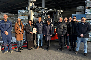 Gruppenfoto von der Bescheidübergabe