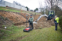 Vermessungs- und Baggerarbeiten anlässlich der Sondierungsgrabungen