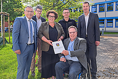 Gruppenfoto von der Bescheidübergabe