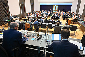Blick in eine Plenarsitzung der Verbandsversammlung des Landeswohlfahrtsverbandes (LWV) Hessen