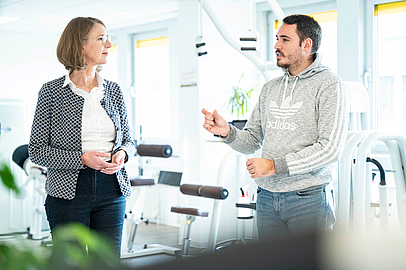 Susanne Tölzel, EAA Wiesbaden, im Gespräch mit Arbeitgeber Felix Schwieger