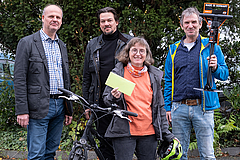 Gruppenfoto bei der Überreichung der Geschenke