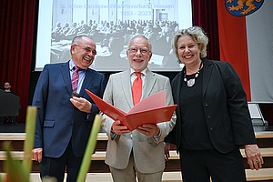 Ehrung von Wolfang Hessenauer für langjähriges parlamentarisches Engagement