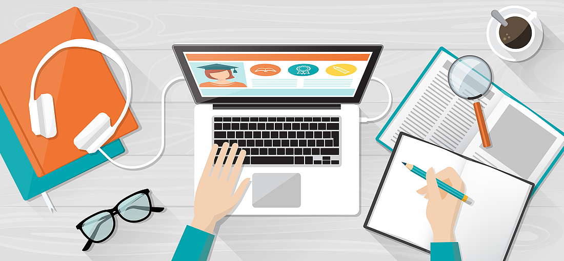 Grafik Computerarbeitsplatz mit Arbeitsutensilien, Heften, Stift, Lupe, Kaffeetasse, Kopfhörer