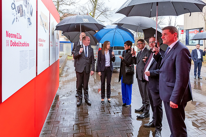 Mit einem Besuch der Freiluft-Ausstellung #StolenMemory