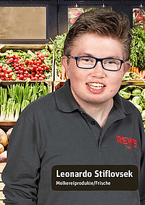 Leonardo Stiflovsek vor dem Gemüsestand