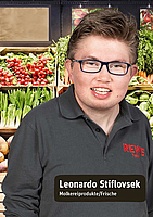 Leonardo Stiflovsek vor dem Gemüsestand