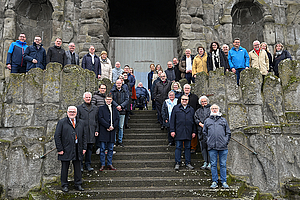 Gruppenfoto der BAG HKV-Vertreter am Herkules in Kassel