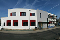 Mit dem Werkstatt-Neubau am Hugo-Hoffmann-Ring in Hattersheim schafft die EVIM fünfzig Arbeitsplätze für seelisch behinderte Menschen. (Foto: EVIM)