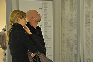 Besucher in der Gedenkstätte Hadamar (Foto: Monika Brauns)