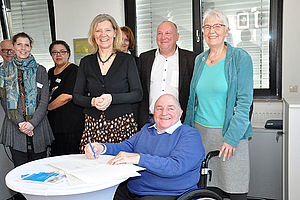 Gruppenfoto von der Unterzeichnung des Kooperationsvertrages